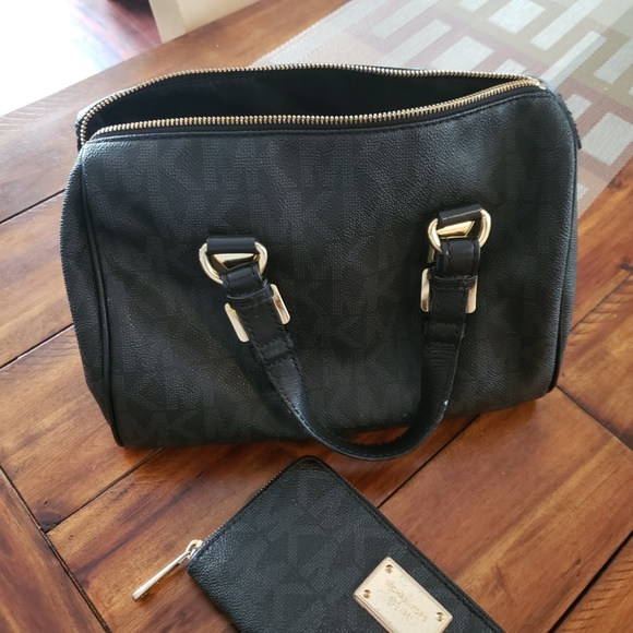 Michael Kors Handbag & Wallet - Picture 5 of 6